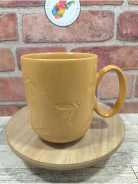 Market Finds Speckled Yellow Mug Embossed Bee Pattern Hexagonal Interior NWT